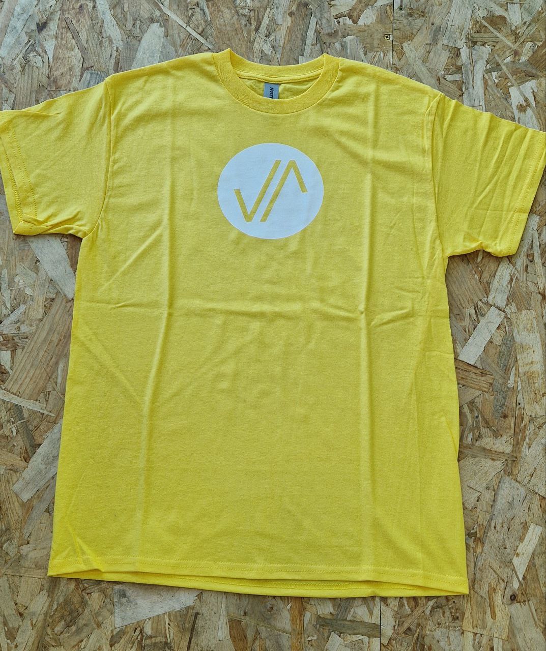 Camiseta Amarilla Logo JAVAMBA Blanco